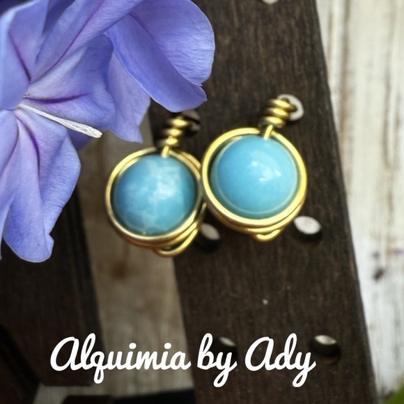 GOLD AQUAMARINE STUDS - Picture 1 of 1